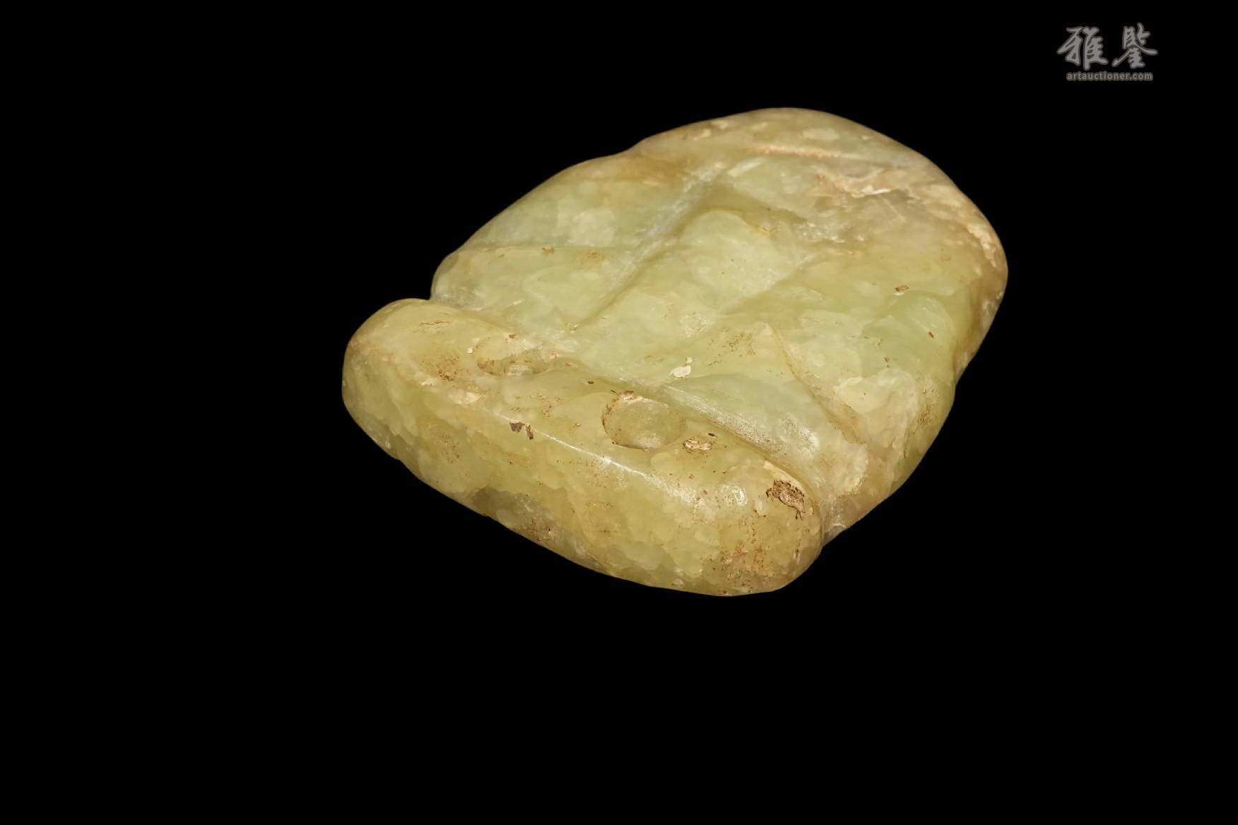 红山玉人面
