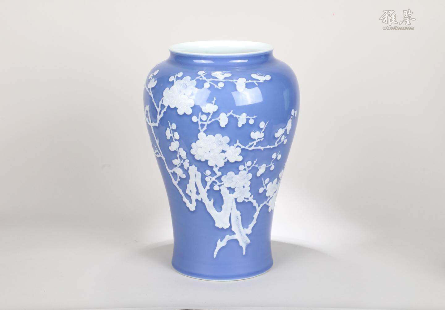 鐘宜彬作釉下堆白花瓶