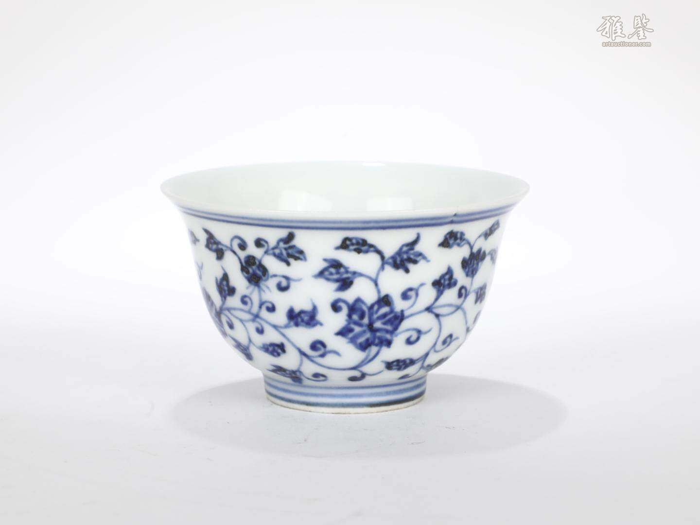 明 青花纏枝蓮紋茶杯