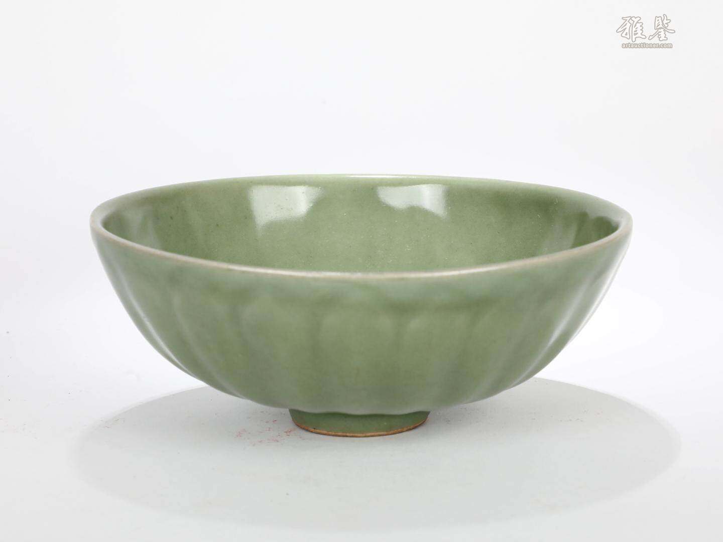 明 龍泉窯菊瓣碗