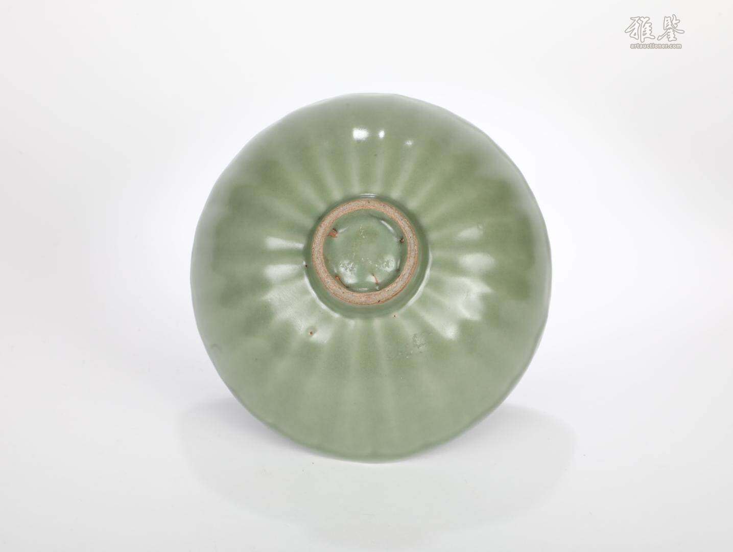明 龍泉窯菊瓣碗